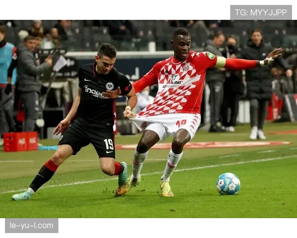 美因茨逼抢体系全面升级，战术革新助球队表现亮眼