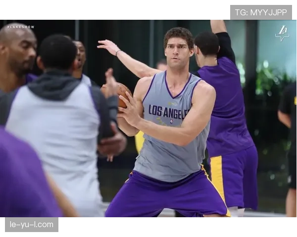 球队防线漏洞逐步显现，压迫策略效果受限，赛季走势或受影响